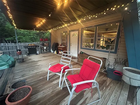 1015 Comanche Cove Dr, Granbury, TX 76048