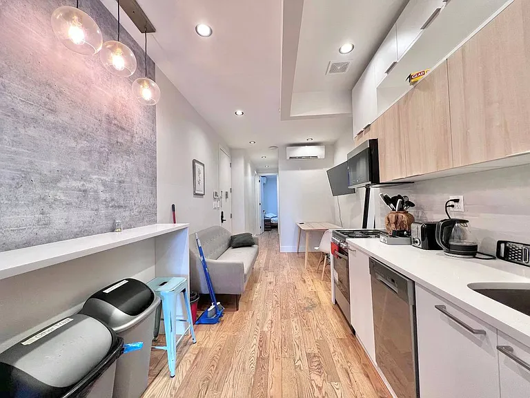 879 Cypress Ave #2L — Photo 2