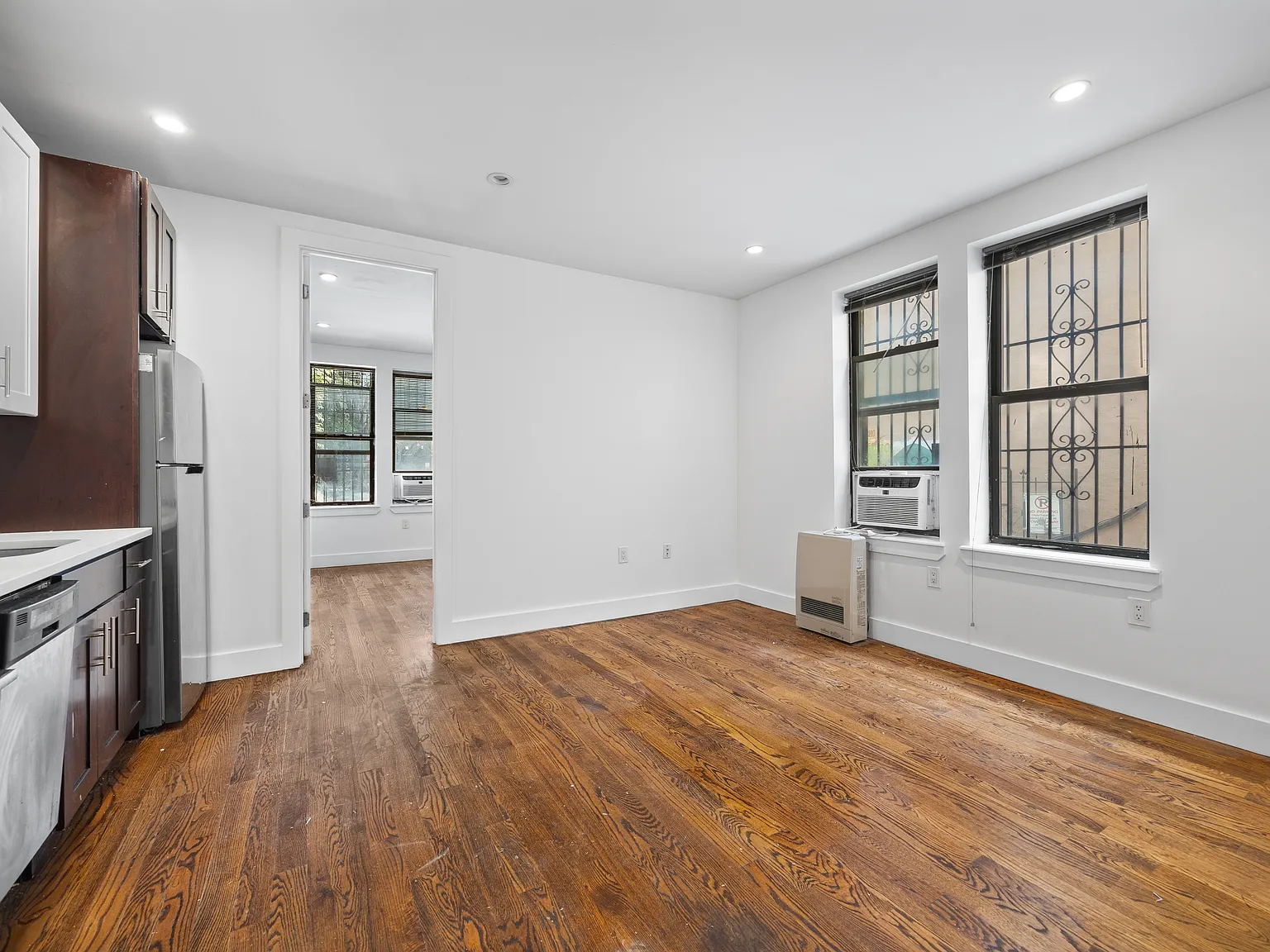 297 Schaefer St — Photo 3