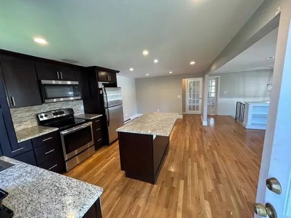 5 Kyle Ter #A, Newport, RI 02840