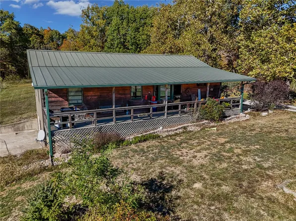 2119 E 2225th Ave, Saint Elmo, IL 62458