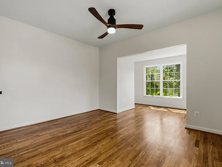 1801 S Glebe Rd — Photo 16