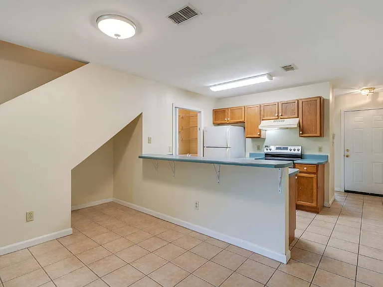 840 W Georgia St #B — Photo 43