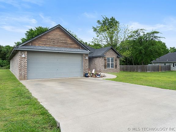 3rd image of 129 Founders Ln