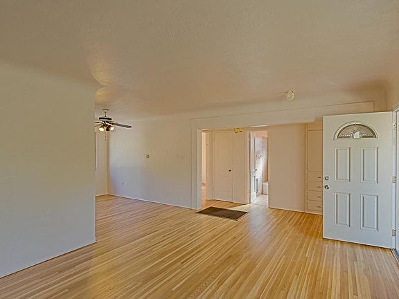 5th image of 532 Graceland Dr SE