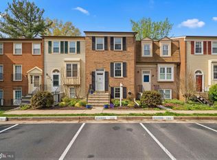8640 Dellway Ln, Vienna, VA 22180