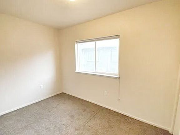 5th image of 904 E Chicago St APT 2