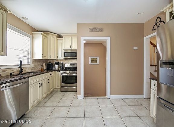 5th image of 2237 Buckingham Ave