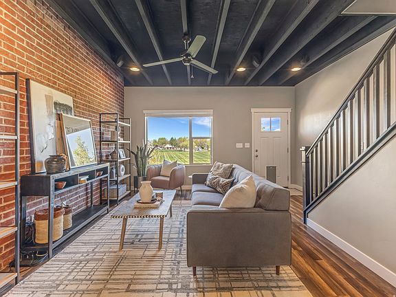 3rd image of 446 W Amber Glow Ln