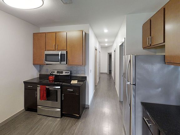 4th image of 309 E John St #1675d8bb3
