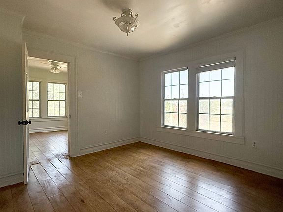 4th image of 2405 Texan Dr