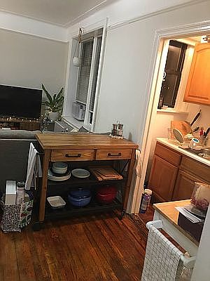 4th image of 3216 Crescent St #4L