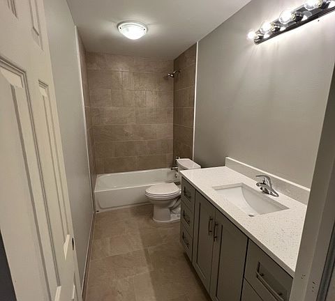 5th image of 2442 Queen St