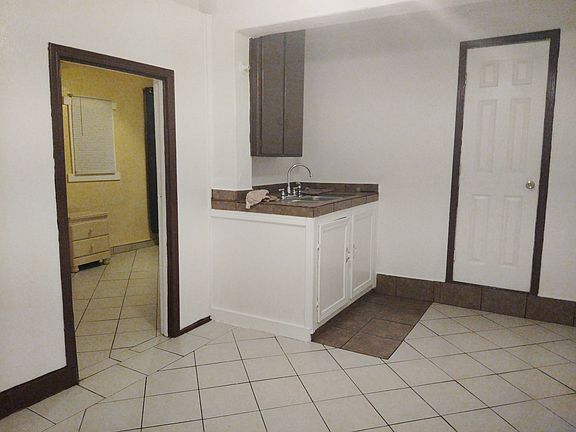 5th image of 9015 Margaret St #1