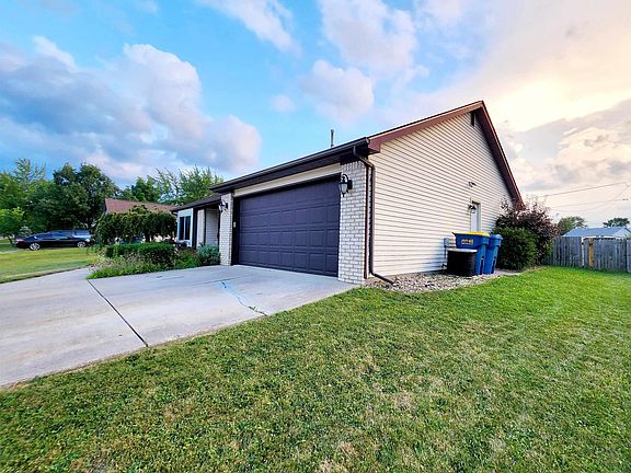 5th image of 604 Sandalwood Dr