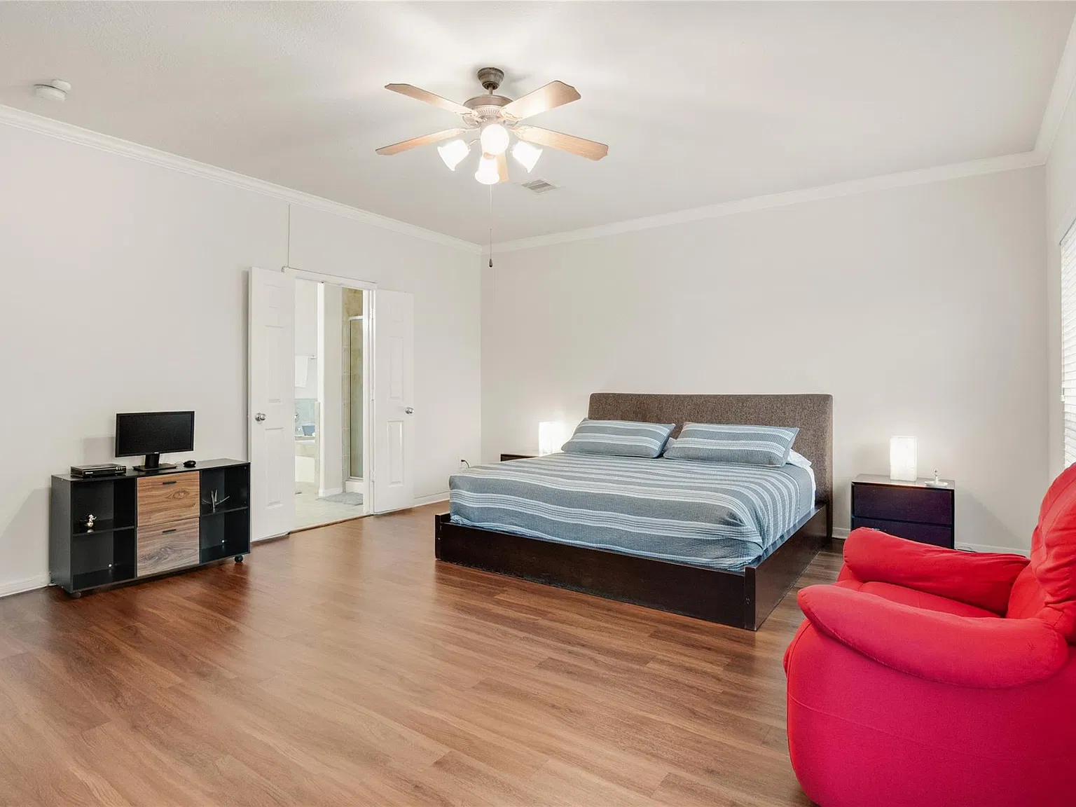 5 bed, 3.5 bath, 4283 sqft, $3,850 — Photo 3