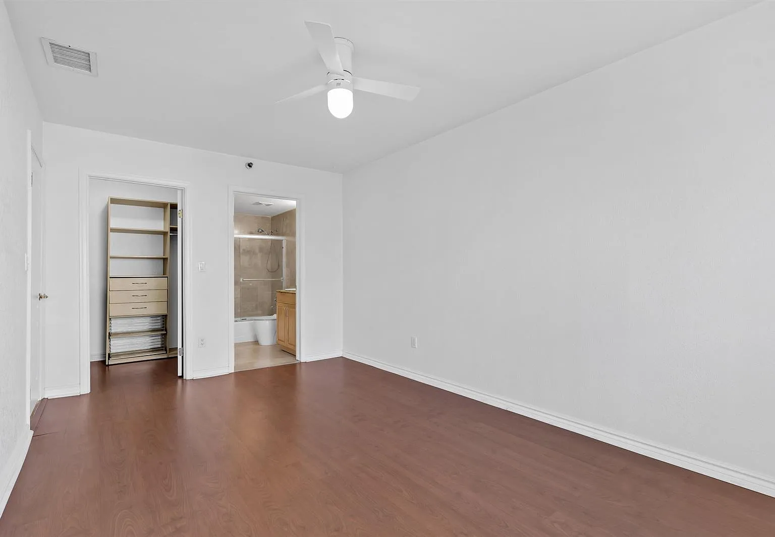 1 bed, 709 sqft, $2,100 — Photo 4