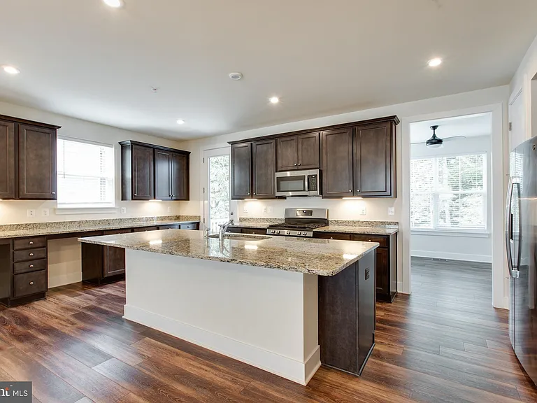 2546 Buckthorn Dr — Photo 14