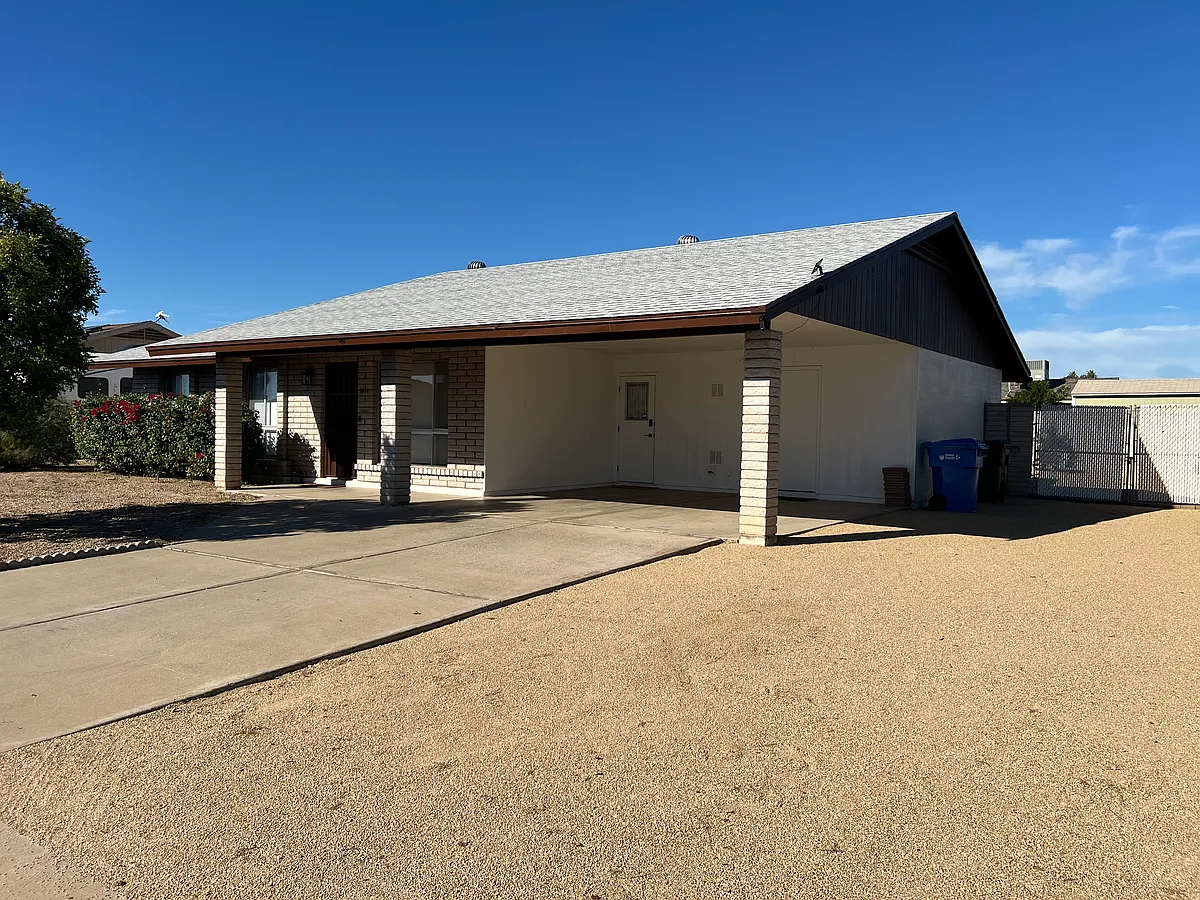 RV Parking - 1814 W Kerry Ln