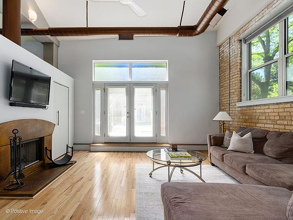5th image of 5823 N Ravenswood Ave APT 106