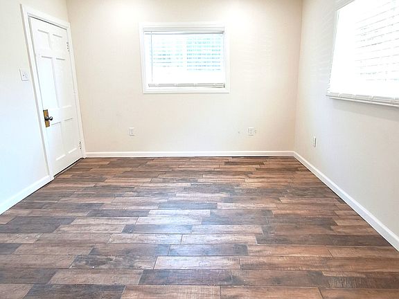 4th image of 835 W Beach Ave #9