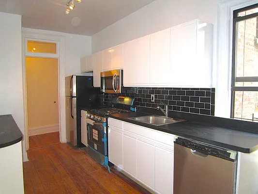 Rented by City Connections Realty | media 26