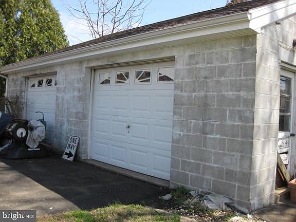 3rd image of 1025 Scott Ave