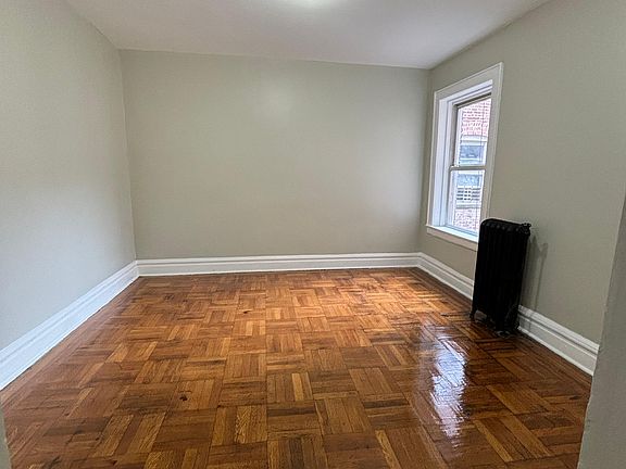 3rd image of 210 Roseville Ave #37