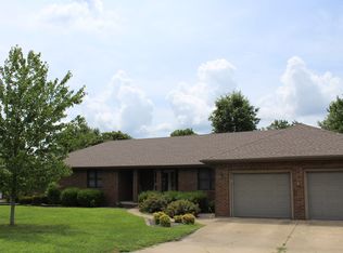1104 E 15th St, Mountain Grove, MO 65711