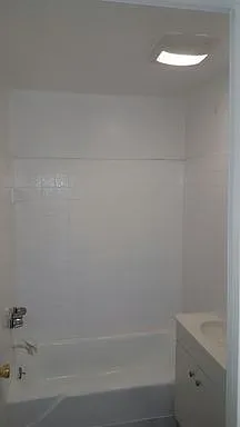 1110 S Kenmore Ave — Photo 6