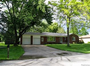 27250 Jorand St, Southfield, MI 48033