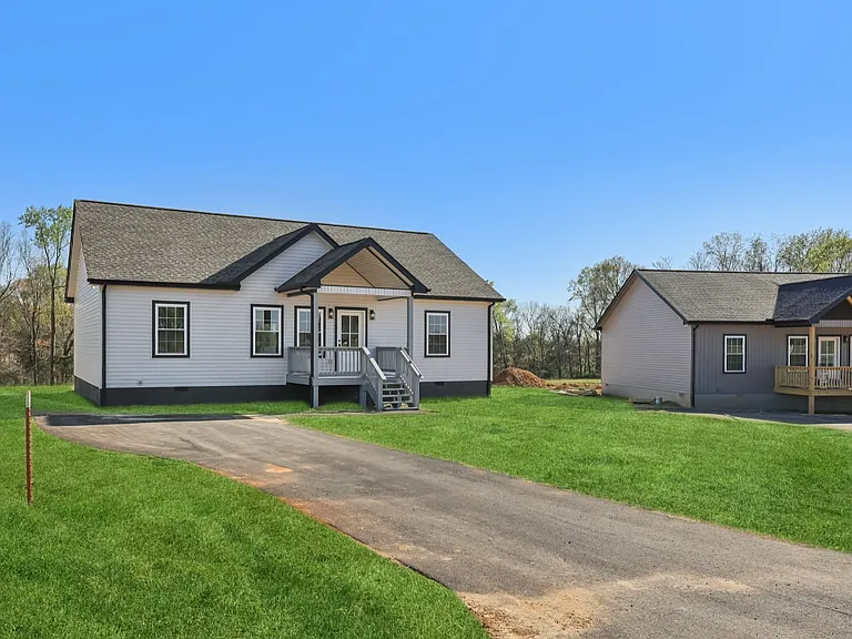 64 Amos Cir — Photo 2