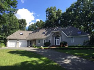 102 Wildflower Dr, Amherst, MA 01002