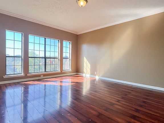 3rd image of 1121 Holt Hills Pl