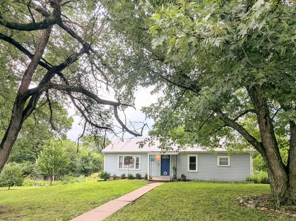209 Delaware St, Oskaloosa, KS 66066