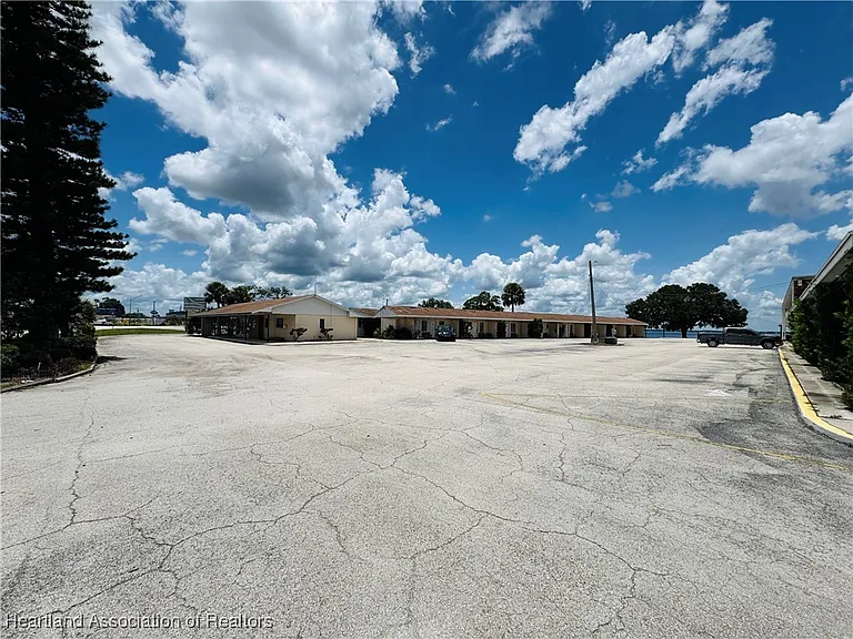 1001 Lakeview Dr — Photo 17