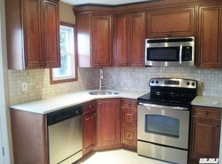 203 Swan Pl, Levittown, NY 11756