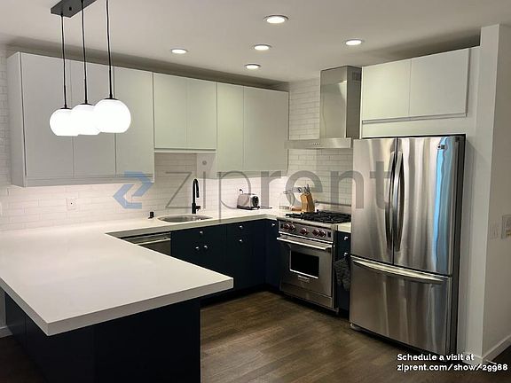 2nd image of 1111 Bay St APT 302