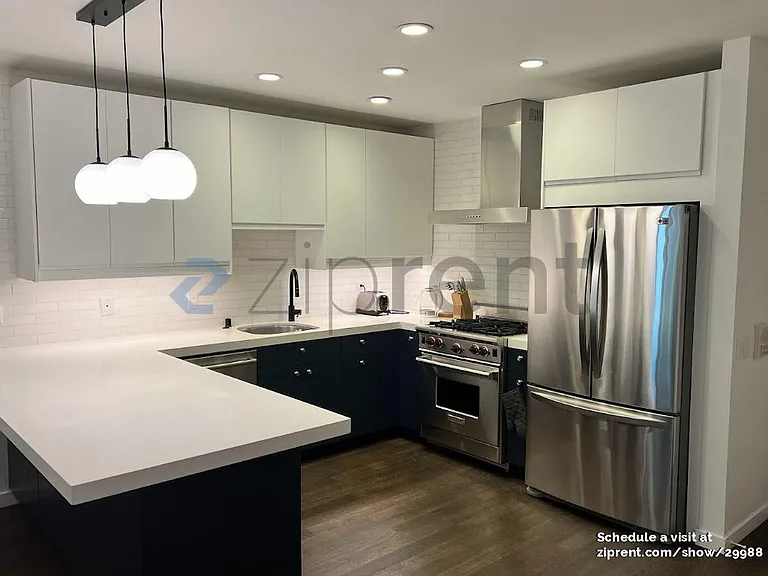 1111 Bay St #302 — Photo 2