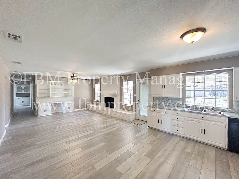 1005 Sunset Dr — Photo 11
