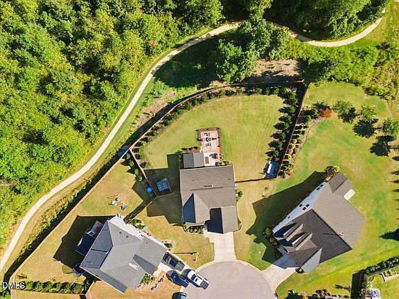 5th image of 402 Rittenhouse Ct