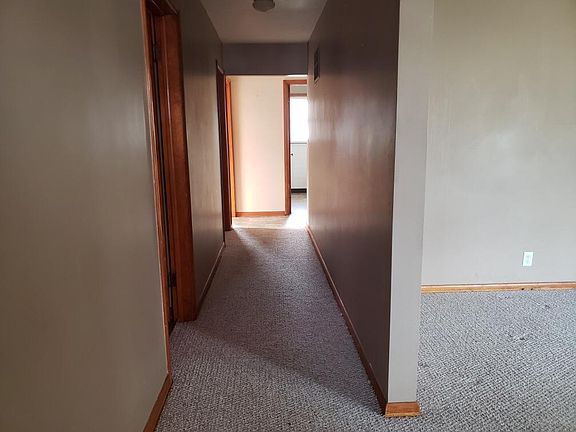 5th image of 609 N Carver St
