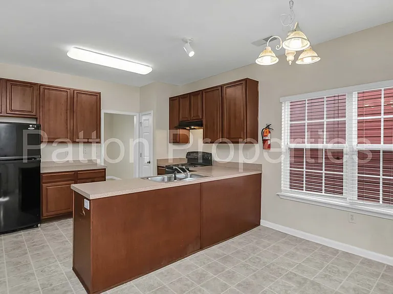 429 S Pickens St — Photo 10