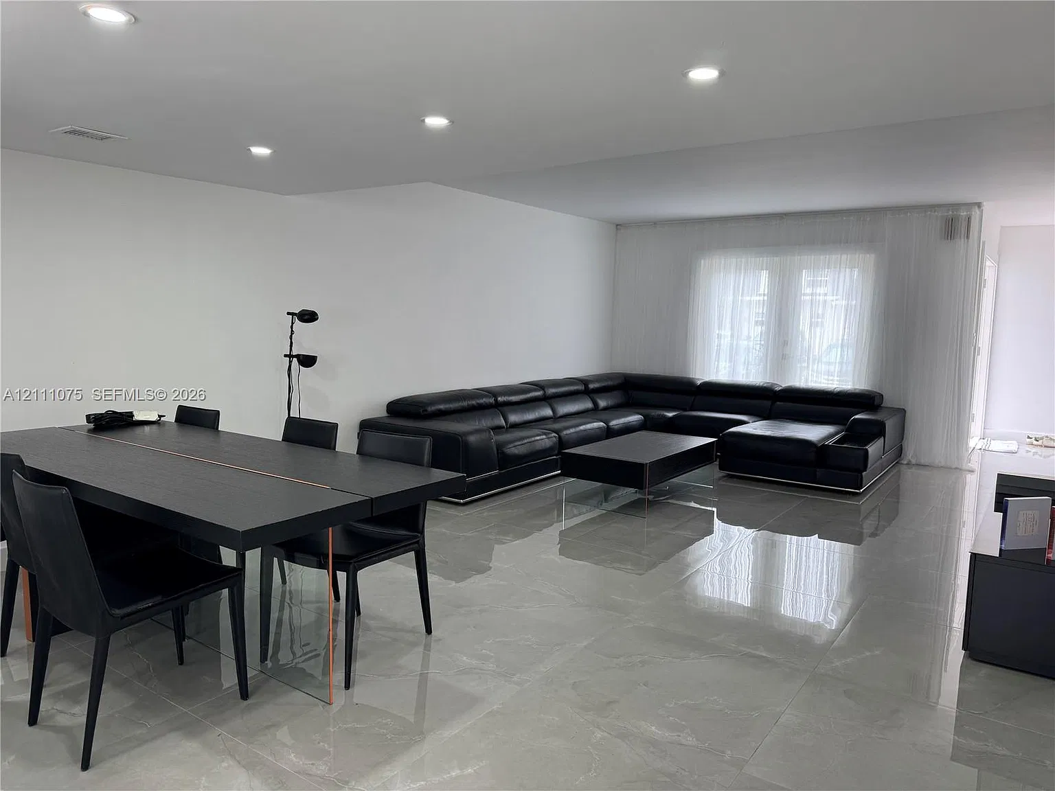 Venetian Park I Condo — Photo 3