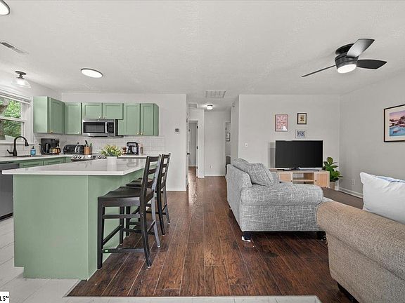 4th image of 42 Burgess Ave