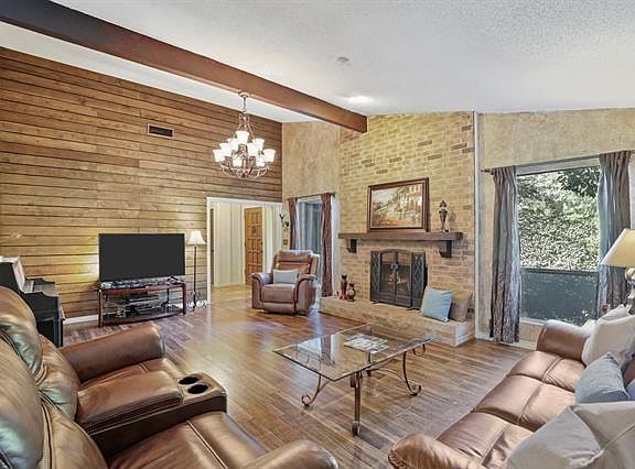 4th image of 1420 Churchill Dr