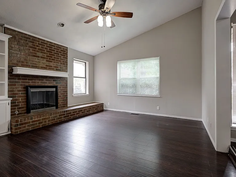 605 Springwood St — Photo 5