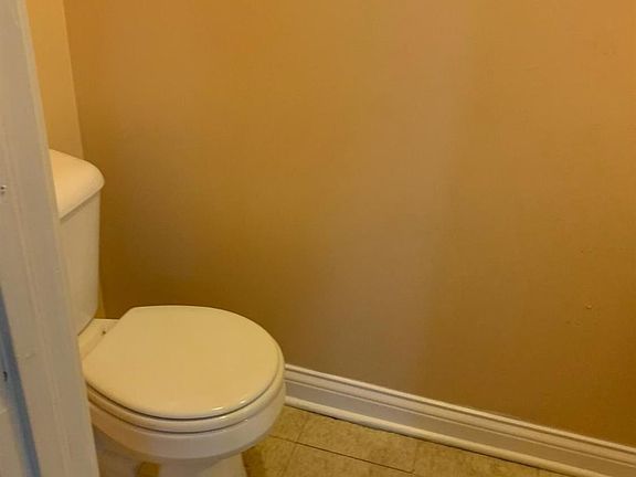 4th image of 925 Altamont Ct APT A