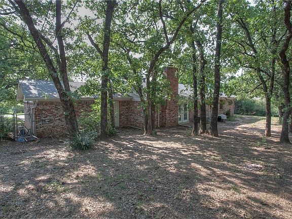 3rd image of 309 Breezy Ln
