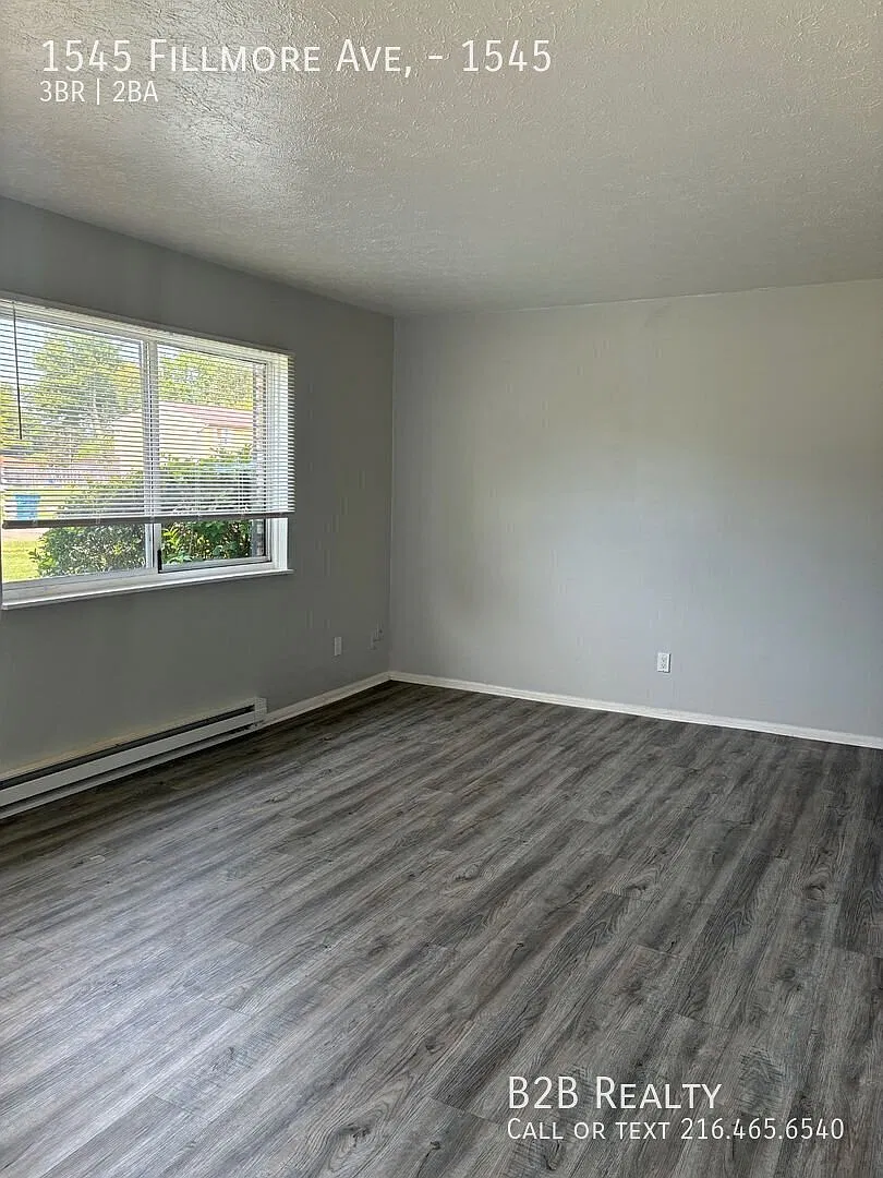 Available Now: Cozy 3-Bedroom Multi-Family Home in a Prime Location — Photo 3